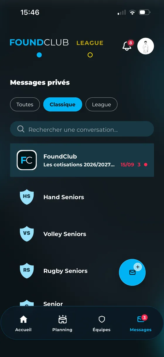 La liste des messages : le canal du club en tête, puis les équipes