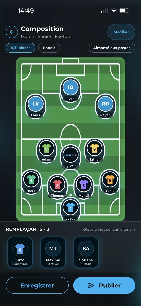 Étape 3 : placer les titulaires sur le terrain de football, les remplaçants en bas