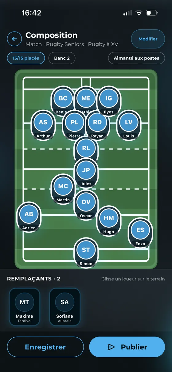 Étape 3 : placer les 15 titulaires sur le terrain de rugby, les remplaçants en bas